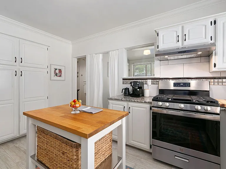 424 W Oak St — Photo 15