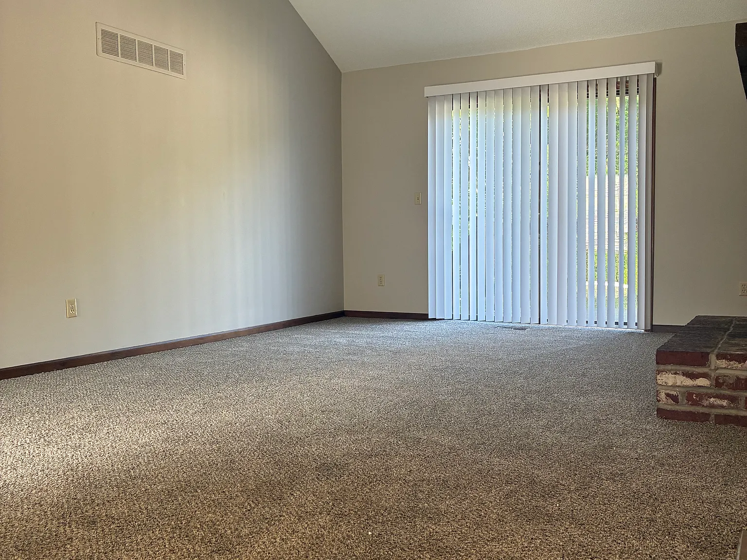 3 bed, 1600 sqft, $1,699 — Photo 3