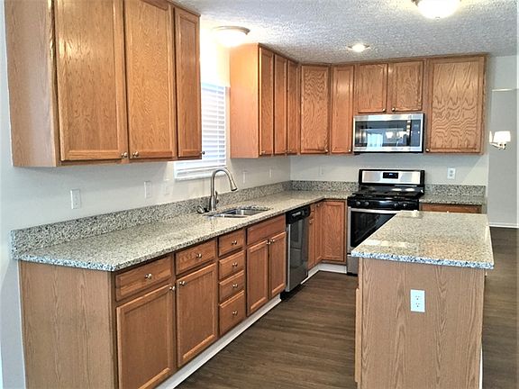 5th image of 974 Gray Dr