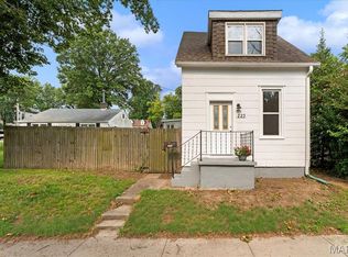 223 N 8th St, Belleville, IL 62220