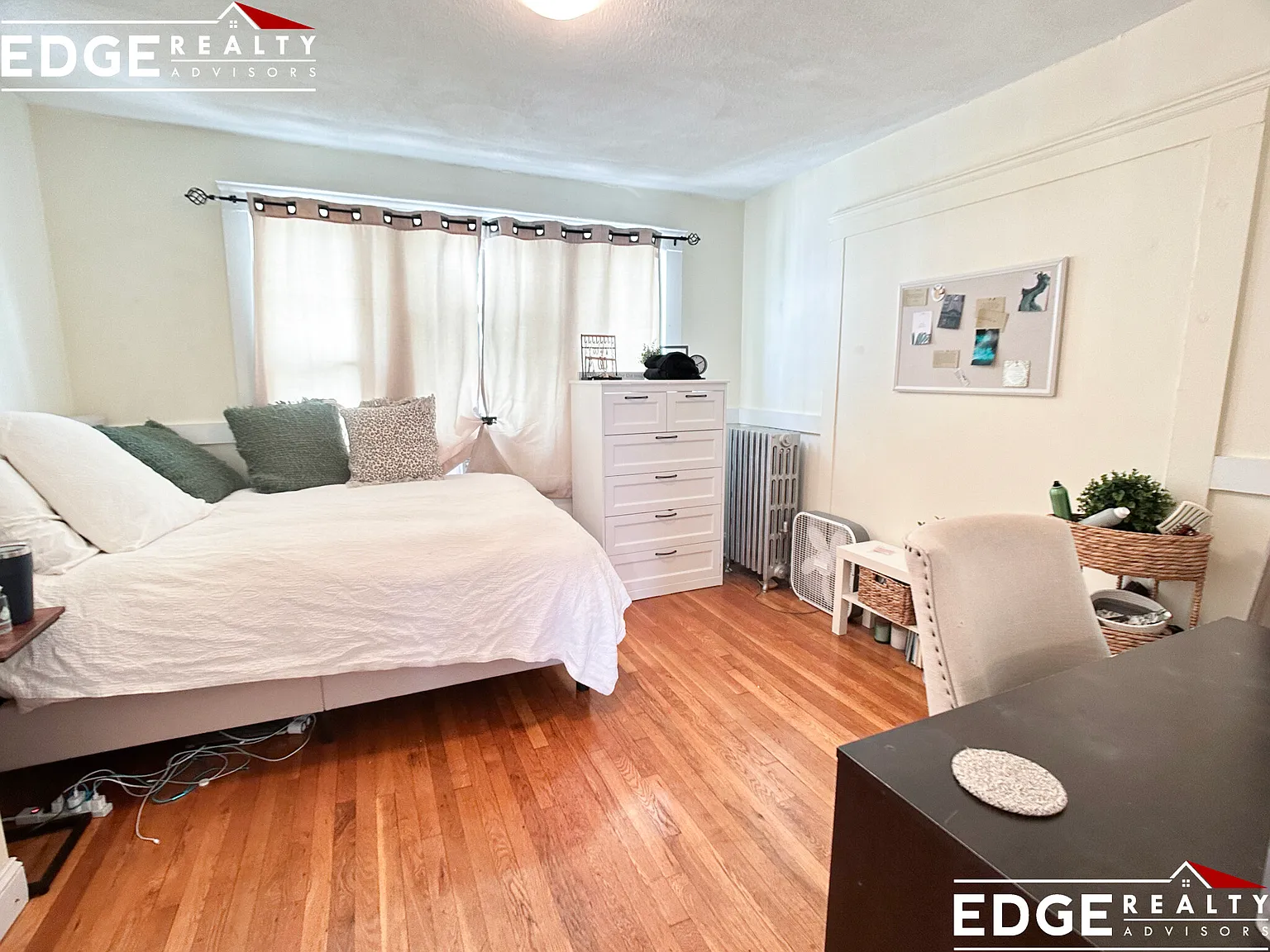 3 bed, 1200 sqft, $3,100 — Photo 2