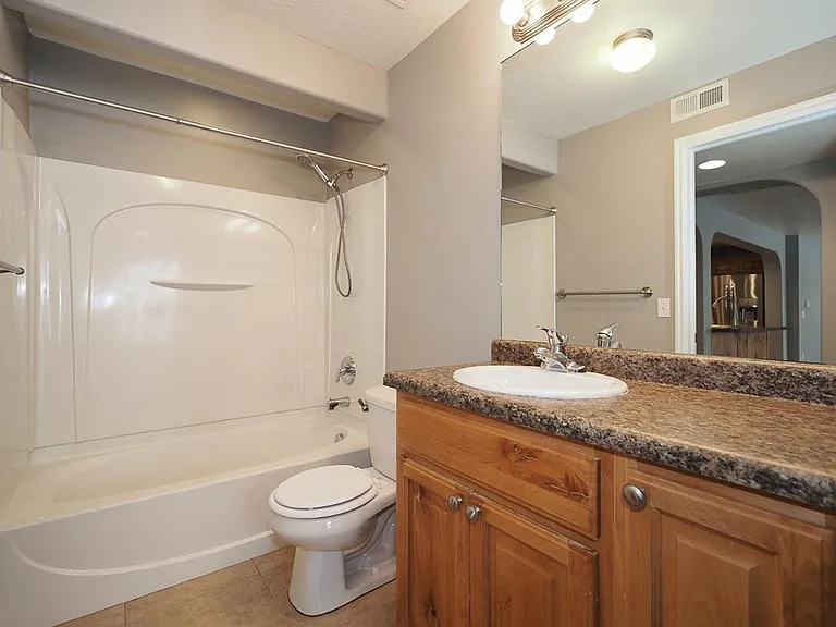 11776 S Grandville Ave #104 — Photo 21