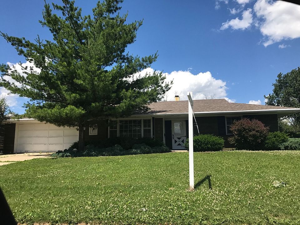 1st image of 92 Circle Dr W