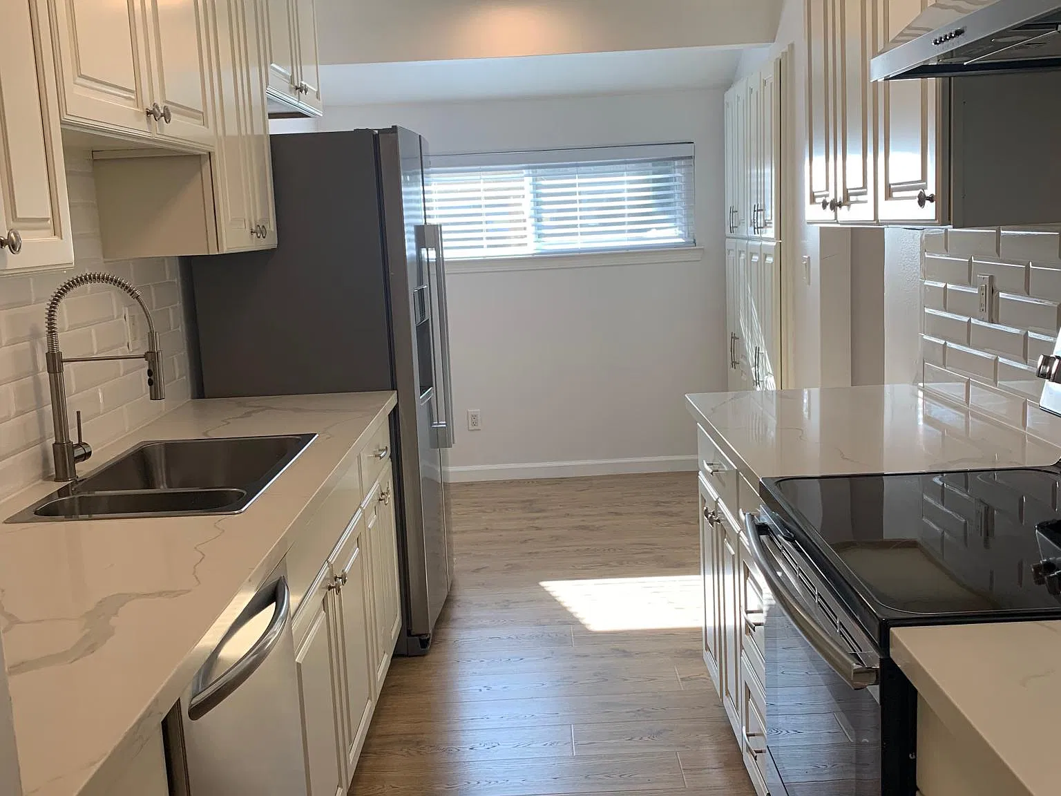 810 Oak Grove Rd — Photo 2