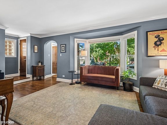 3rd image of 6155 N Melvina Ave