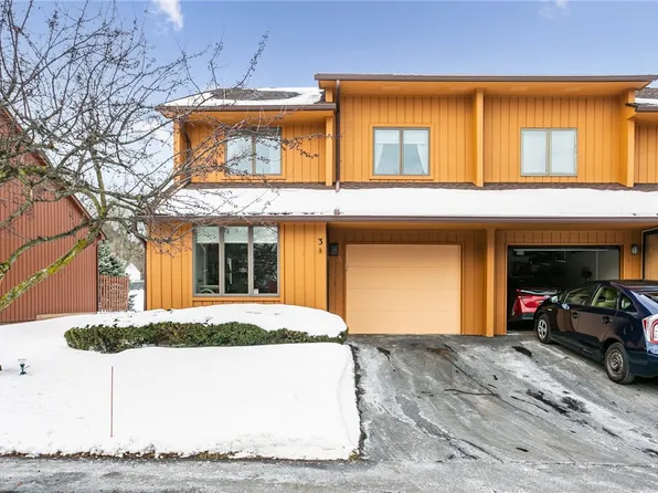 3 Treetop Dr, Fairport, NY 14450