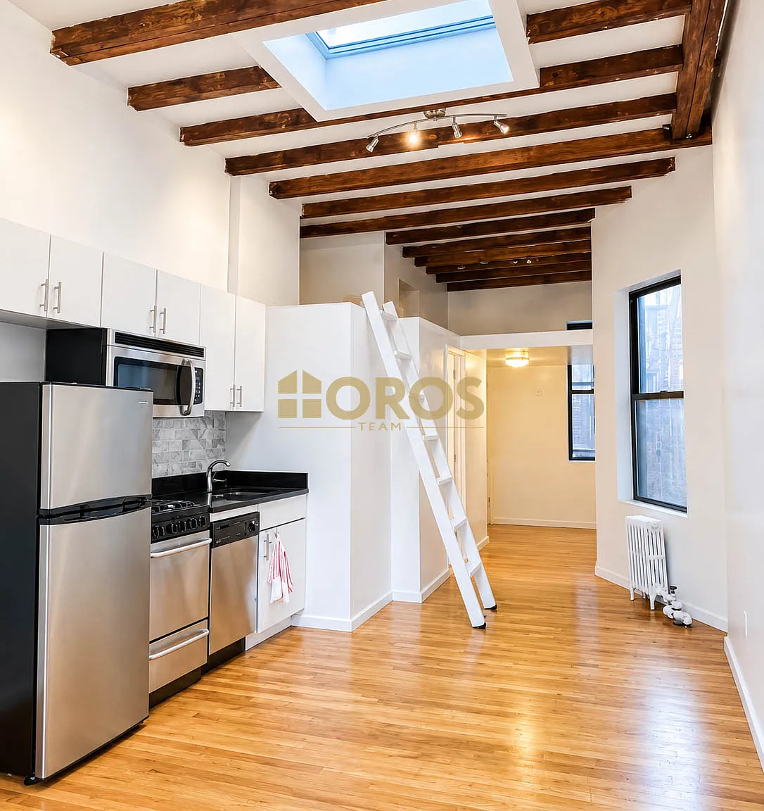 217 East Tenth Street — Photo 3