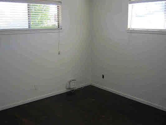 4th image of 3520 Ely Ave