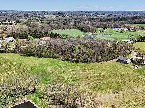 4th image of 4.456 Sunny Rd