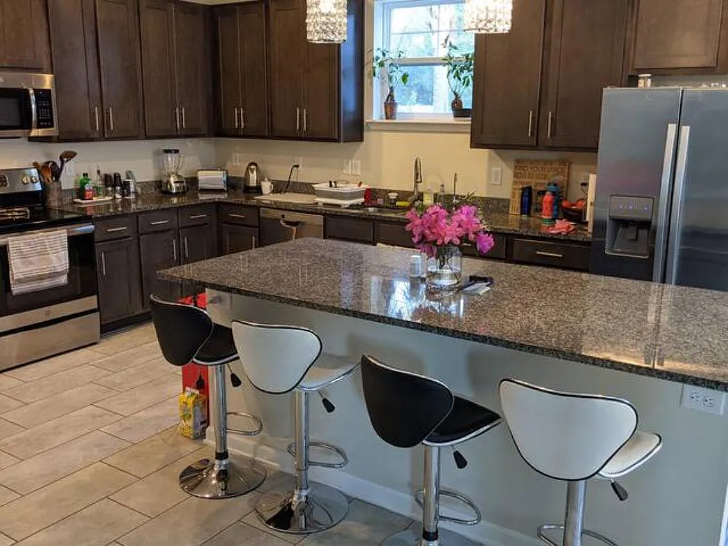 3 bed, 2.5 bath, 2059 sqft, $2,900 — Photo 4