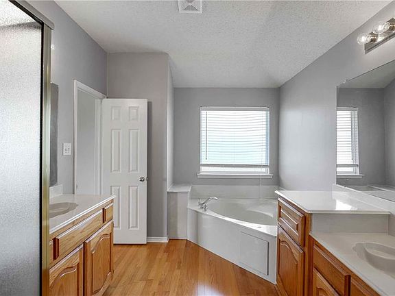 4th image of 1911 Country Walk Ln