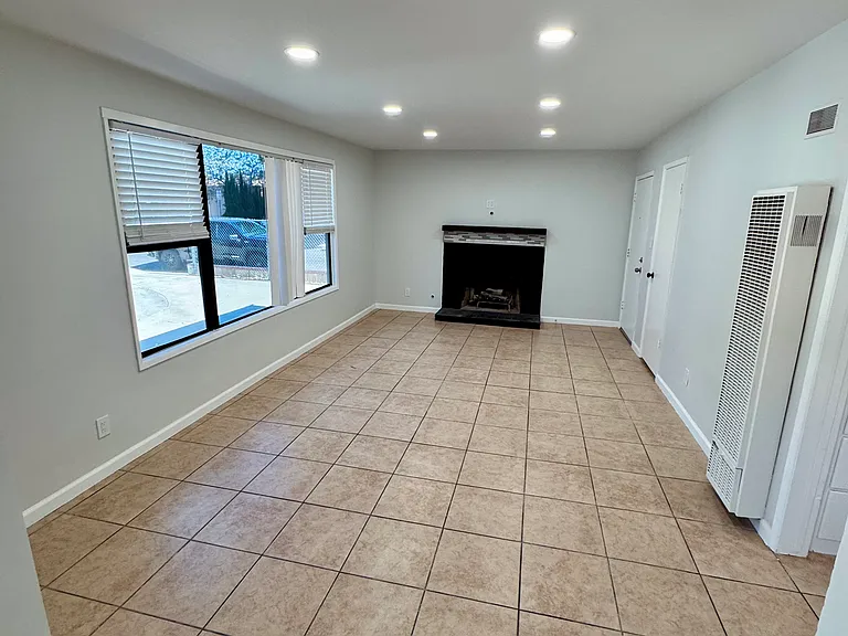 647 W Avenue J8 — Photo 4