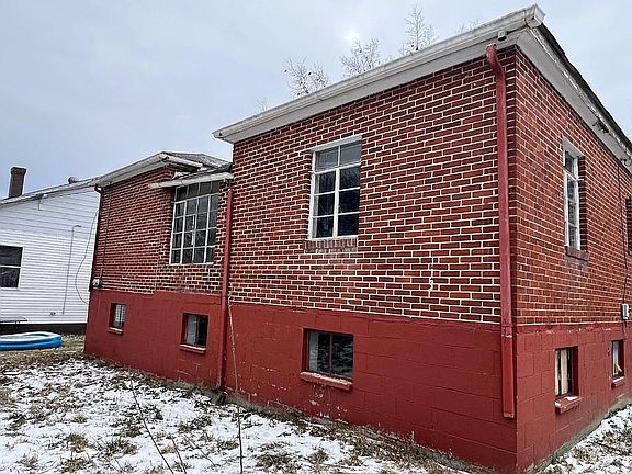 4th image of 113 Frontier St