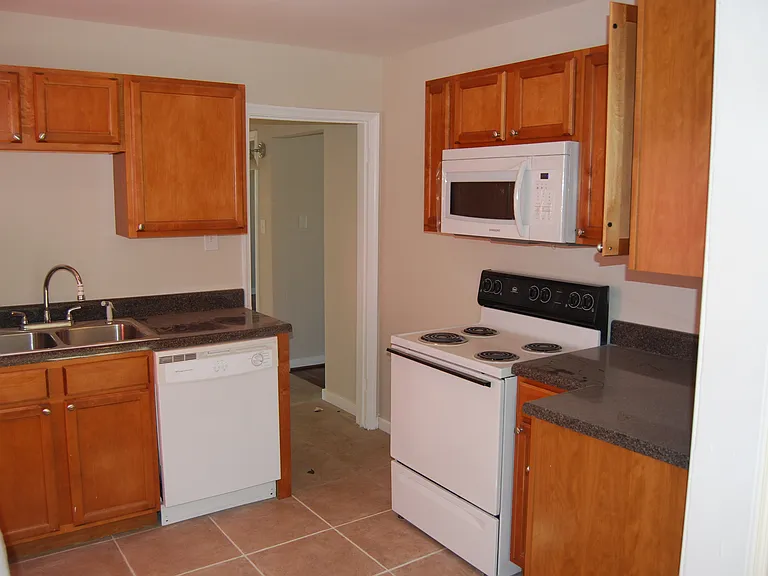 1811 Binford Ln — Photo 3
