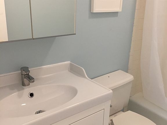 4th image of 136 Isle Of Venice Dr APT 3