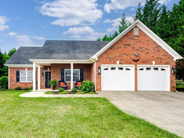 1051 Pond View Cir, Forest, VA 24551