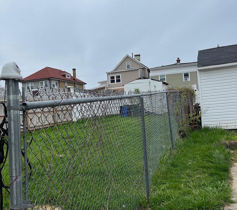 2nd image of 1604 25th St SE