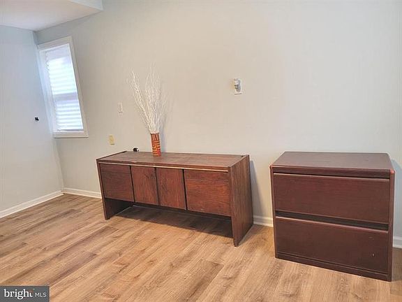 5th image of 1226 N 52nd St Suite 201