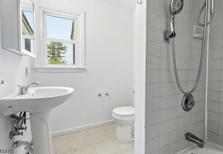 15 Emmet Ave #2 — Photo 10
