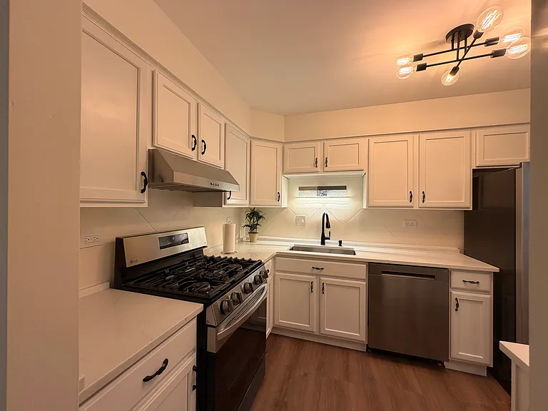 7353 Blackburn Ave #206 — Photo 9