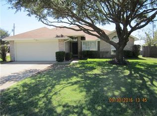 601 Honeysuckle Ln, Cedar Hill, TX 75104