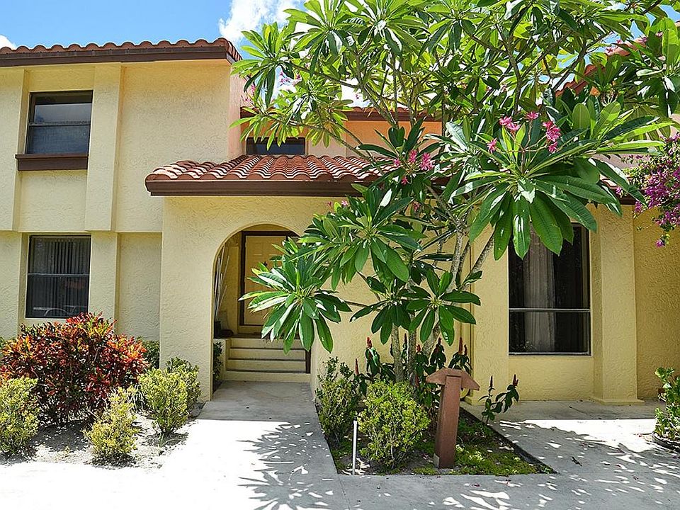 Home For Sale In TOWN PLACE  VILLAGE HOMES & WIMBLEDON