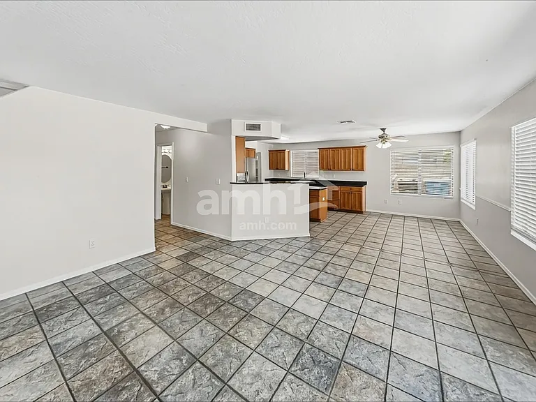 10440 W Colter St — Photo 7
