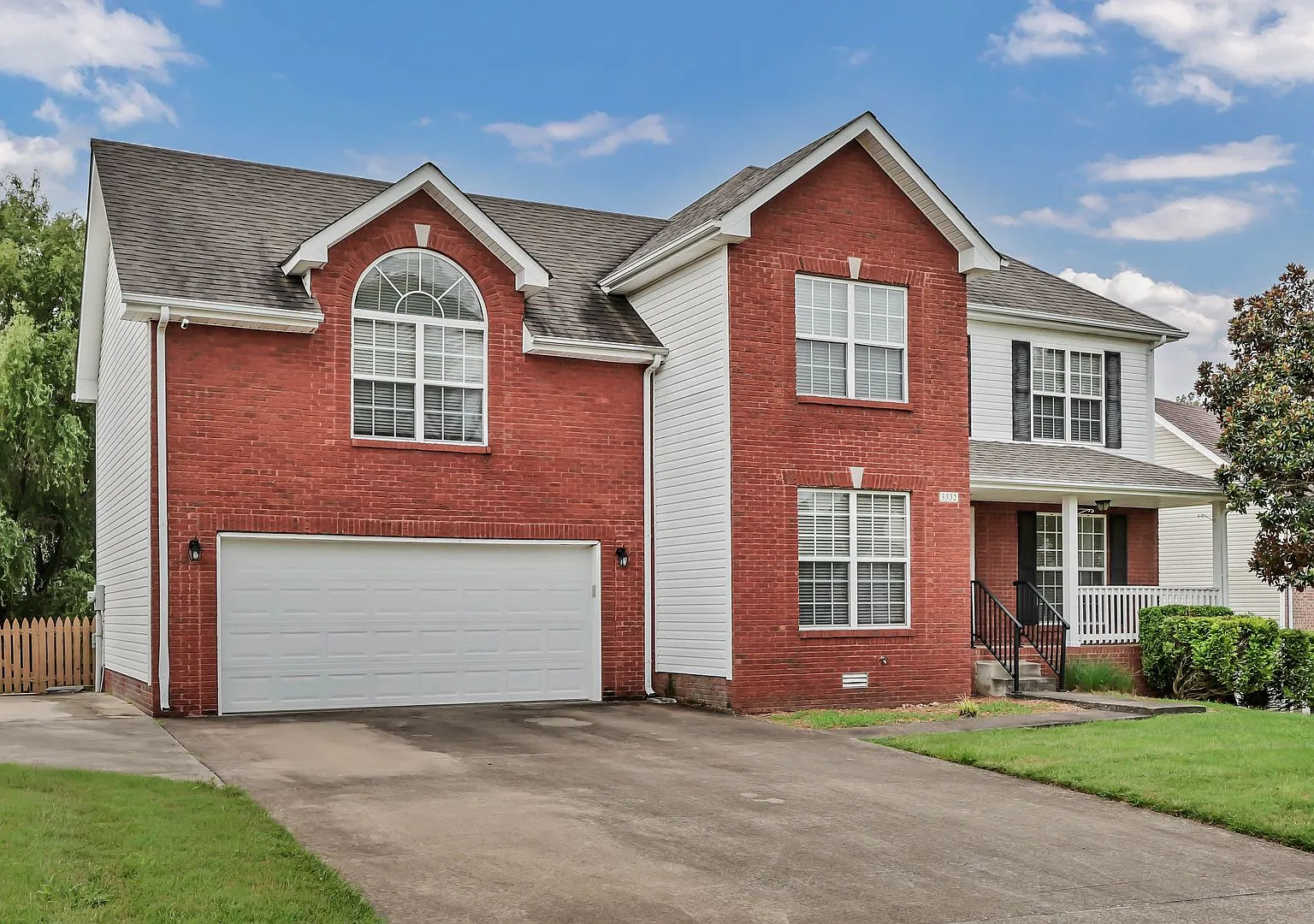 Beautifully Maintained 3 Bed 2.5 Bath Home in the Highly Desirable Poplar Hill Neighborhood! — Photo 3