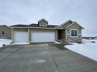 815 Sandstone Point, Waukee, IA 50263