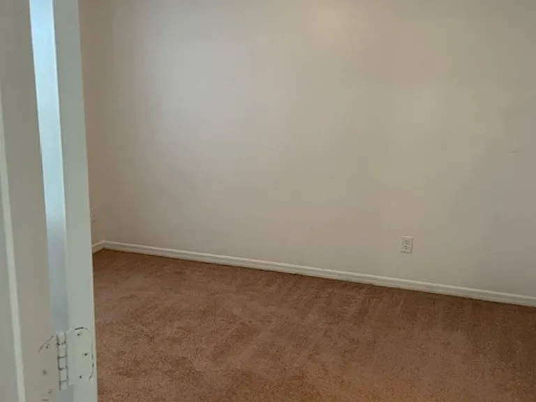 6052 Westgate Dr #102 — Photo 16