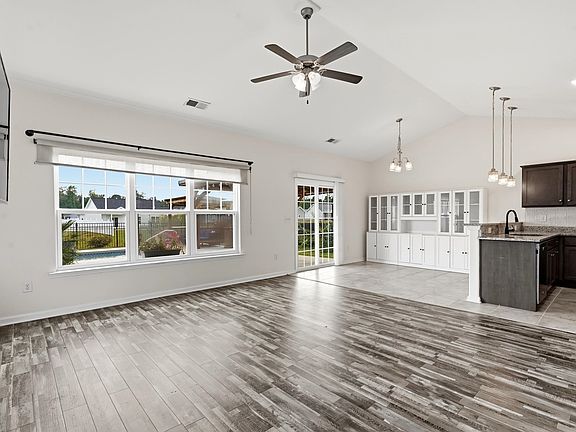 3rd image of 154 Springtide Dr.