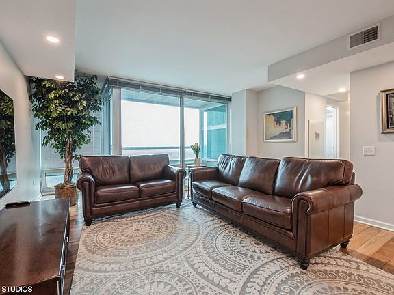 4th image of 9715 Woods Dr Unit 1206