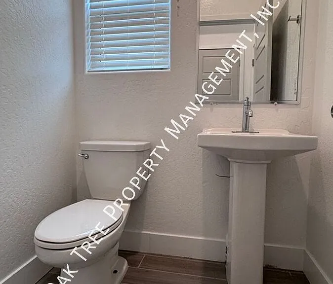 978 Lester Ave — Photo 20