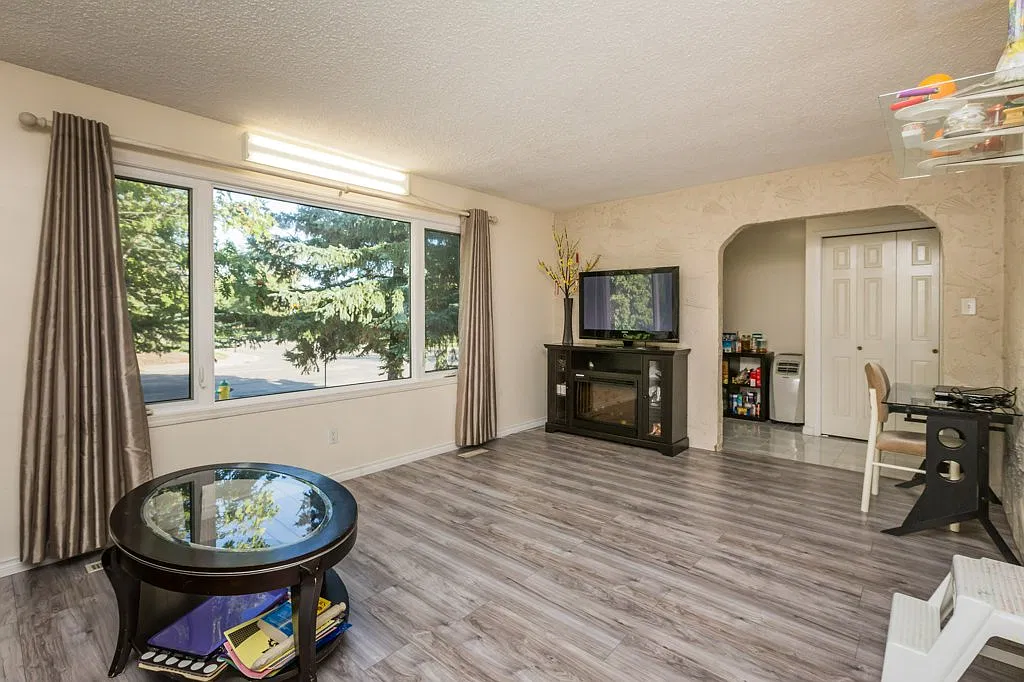 3 bed, 1.5 bath, 1125 sqft, $2,100 — Photo 4