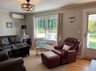 418 Old Whitfield St, Guilford, CT 06437