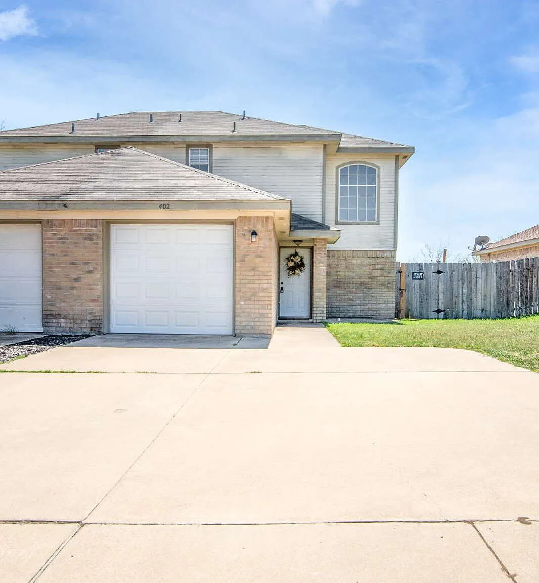 2 bed, 1.5 bath, 1016 sqft, $1,100 — Photo 1