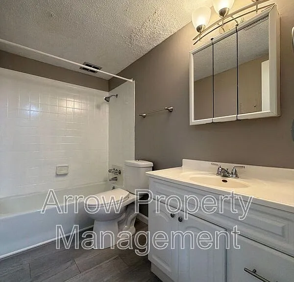 1111 E St #12 — Photo 4
