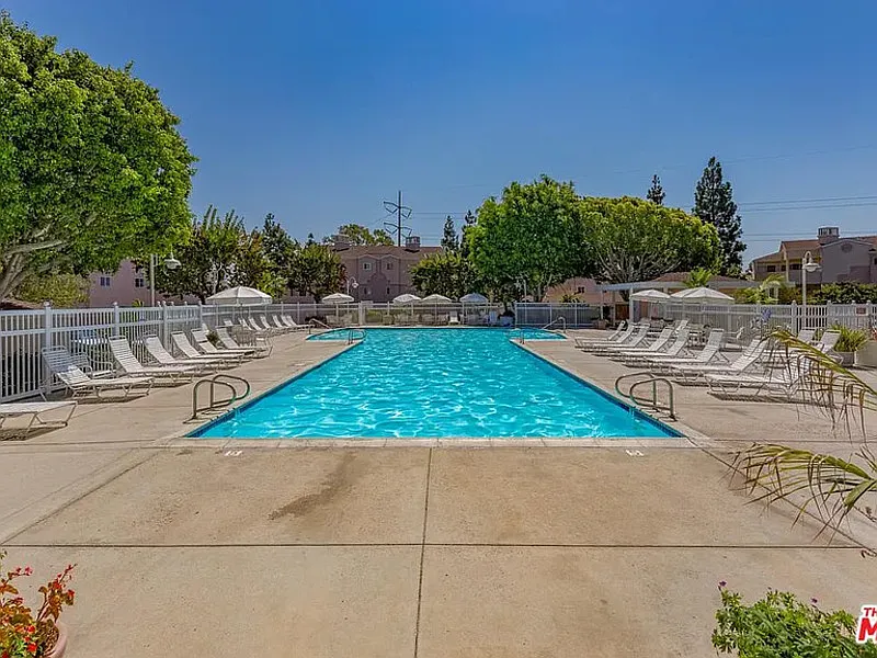 2 bed, 2.0 bath, 1046 sqft, $2,005 — Photo 4
