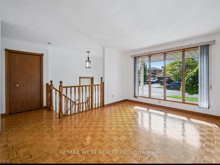 42 Azores Cres #MAIN — Photo 6
