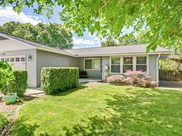 449 Teakwood Dr, Eagle Pt, OR 97524