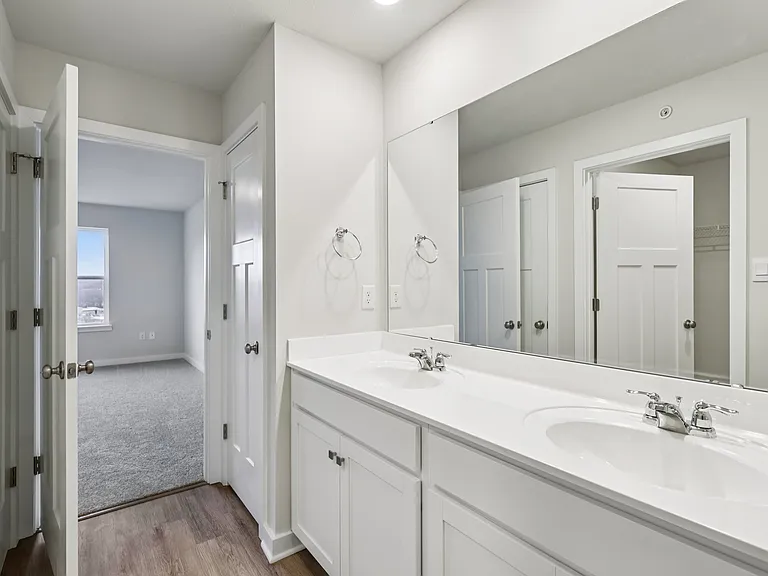 Master Bedroom - Ensuite bathroom with dual vanity, stand in shower and walk in closet