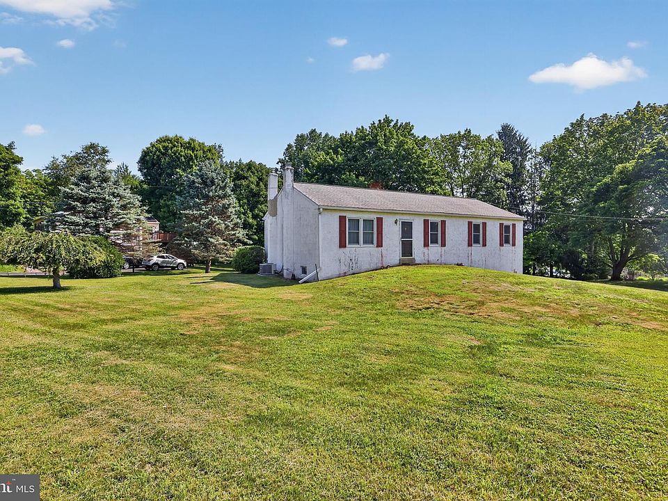 1st image of 493 McGregor Dr