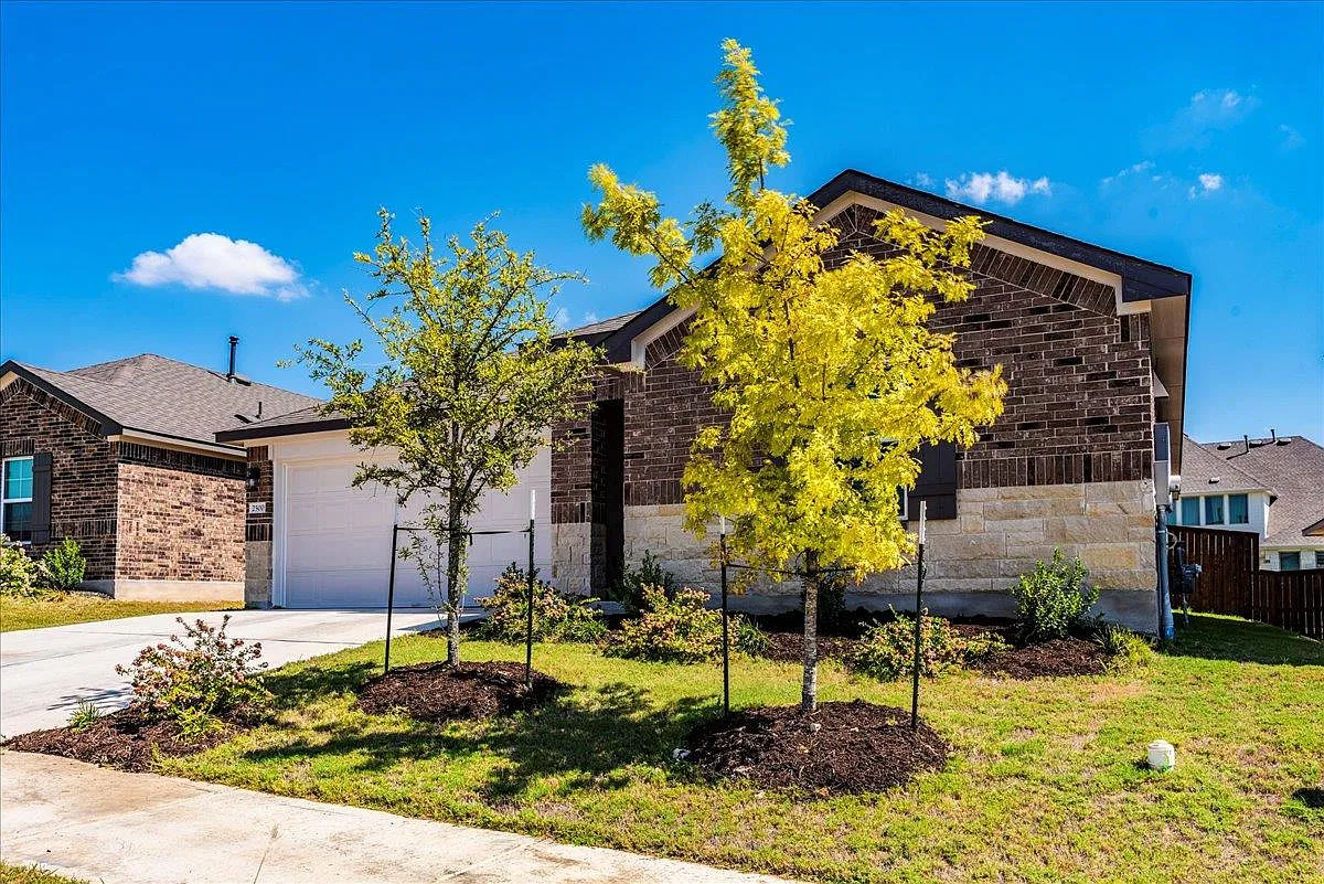 4 bed, 2.0 bath, 1725 sqft, $2,100 — Photo 3
