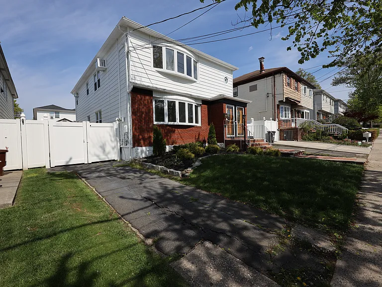 475 Beach Rd #2 — Photo 4