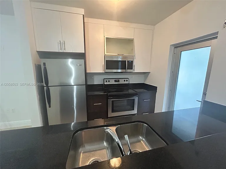 1034 Lenox Ave #8 — Photo 1
