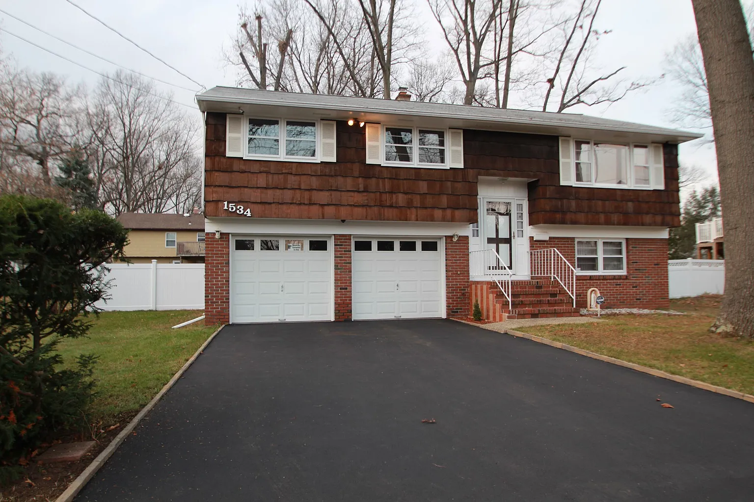 1534 Meister St photo 1