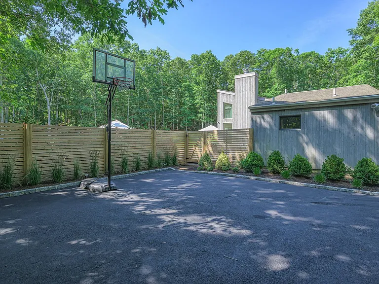 1646 Noyack Rd — Photo 22