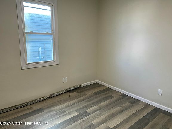 4th image of 208 Port Richmond Ave #B