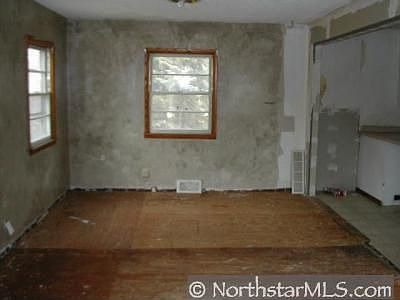 5th image of 915 93rd Ave NW