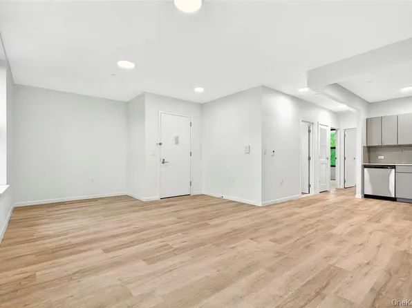 1715a Lacombe Avenue image 13 of 29